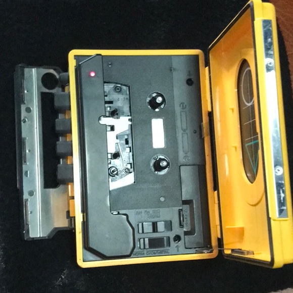 Vintage SONY am/fm sports Walkman - Picture 3 of 3